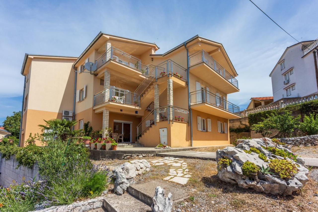 Apartmani Jaric Нови Винодолски Екстериор снимка
